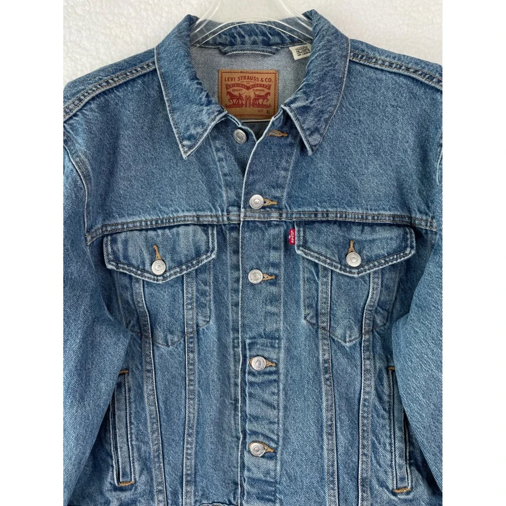 Levis Mens Denim Trucker Jacket Medium Wash Blue Cotton WaterLess Size XL - Picture 2 of 15